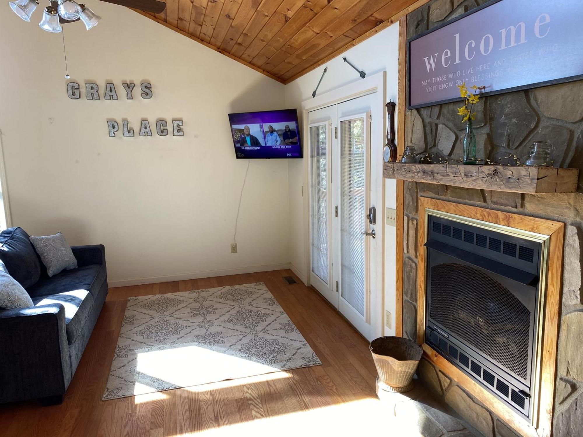 Gray'S Place On Cosby Creek - 2 Bedrooms, 2 Baths, Sleeps 6 Home Exterior photo